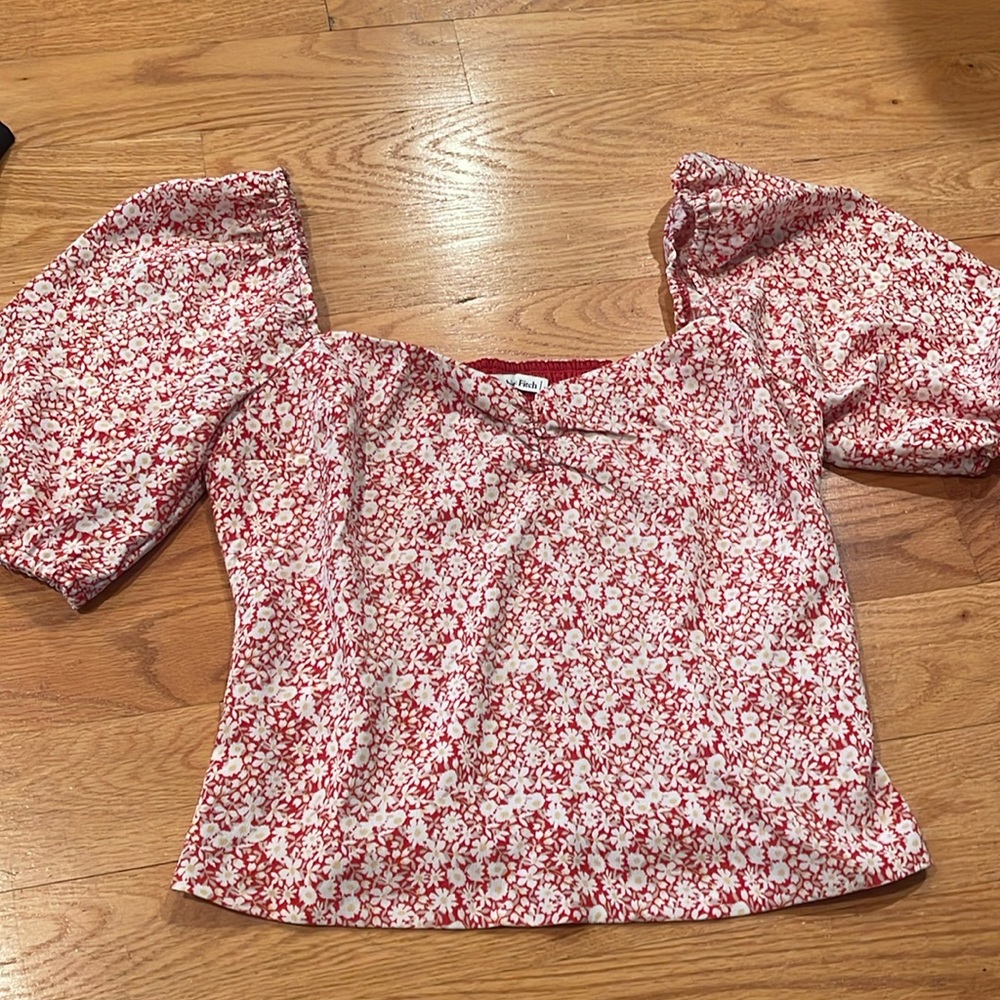 Flowery short sleeve blouse top!